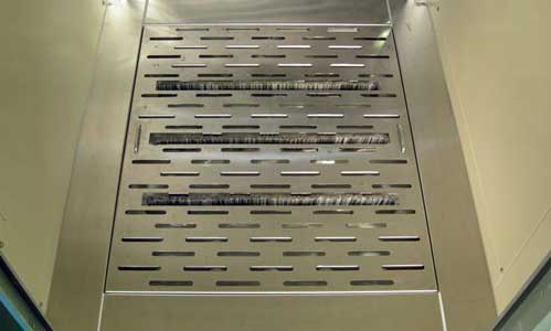 靴洗浄機能付きエアシャワー